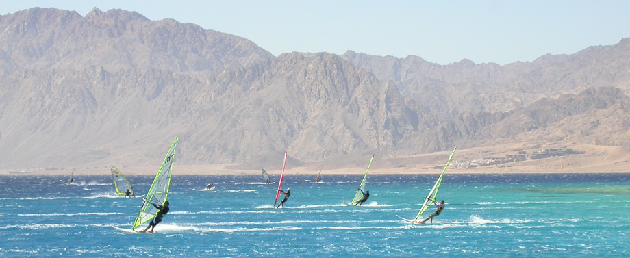 Windsurfaction in der Bucht von Dahab/Ägypten