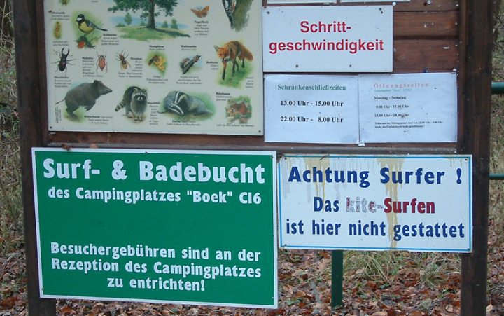 Infotafel und Öffnungszeiten