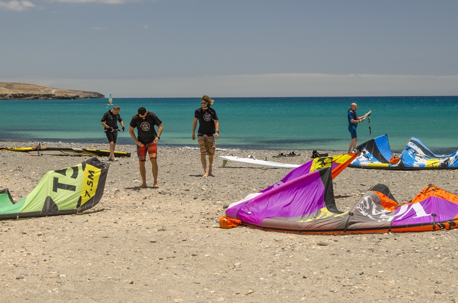 Windsurfen und Kitesurfen in der Matas Bay auf Fuerteventura