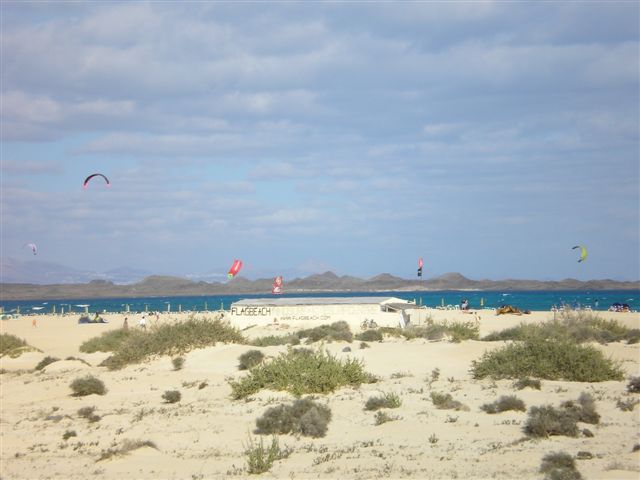 Windsurfen und Kitesurfen am Flagbeach auf Fuerteventura