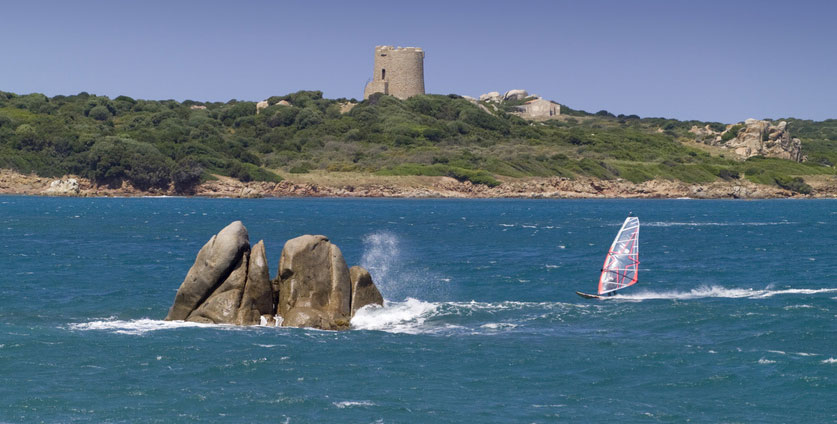 Windsurfen in Italien vor Sardinien