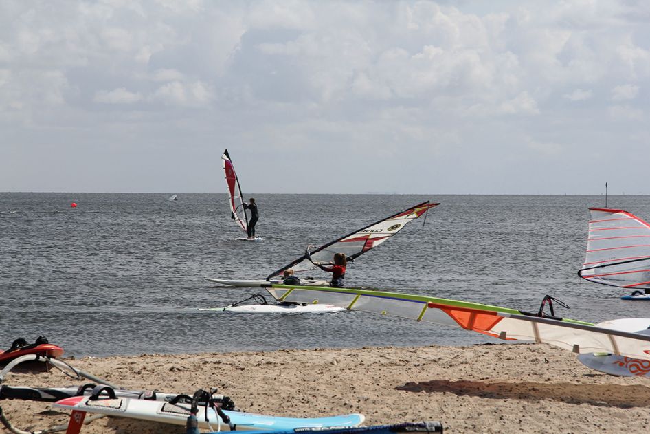 Windsurfen und Kitesurfen in Skaven