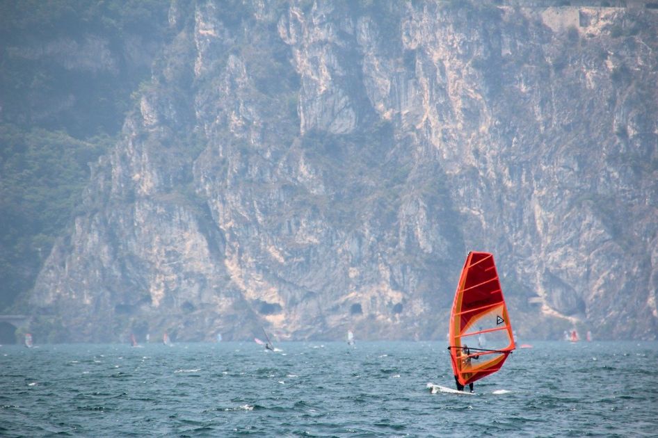 Windsurfen und Kitesurfen Corno di Bo