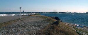 Die Landzunge in Großenbrode, die den Yachthafen von der offenen Ostsee trennt