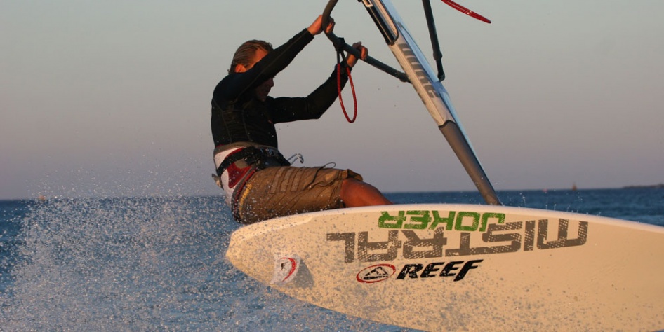 Windsurfing und Kitesurfing auf Mykonos in Griechenland